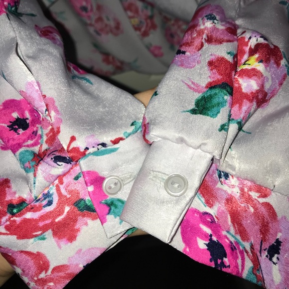 Floral Wrap Around Blouse - Picture 4 of 6